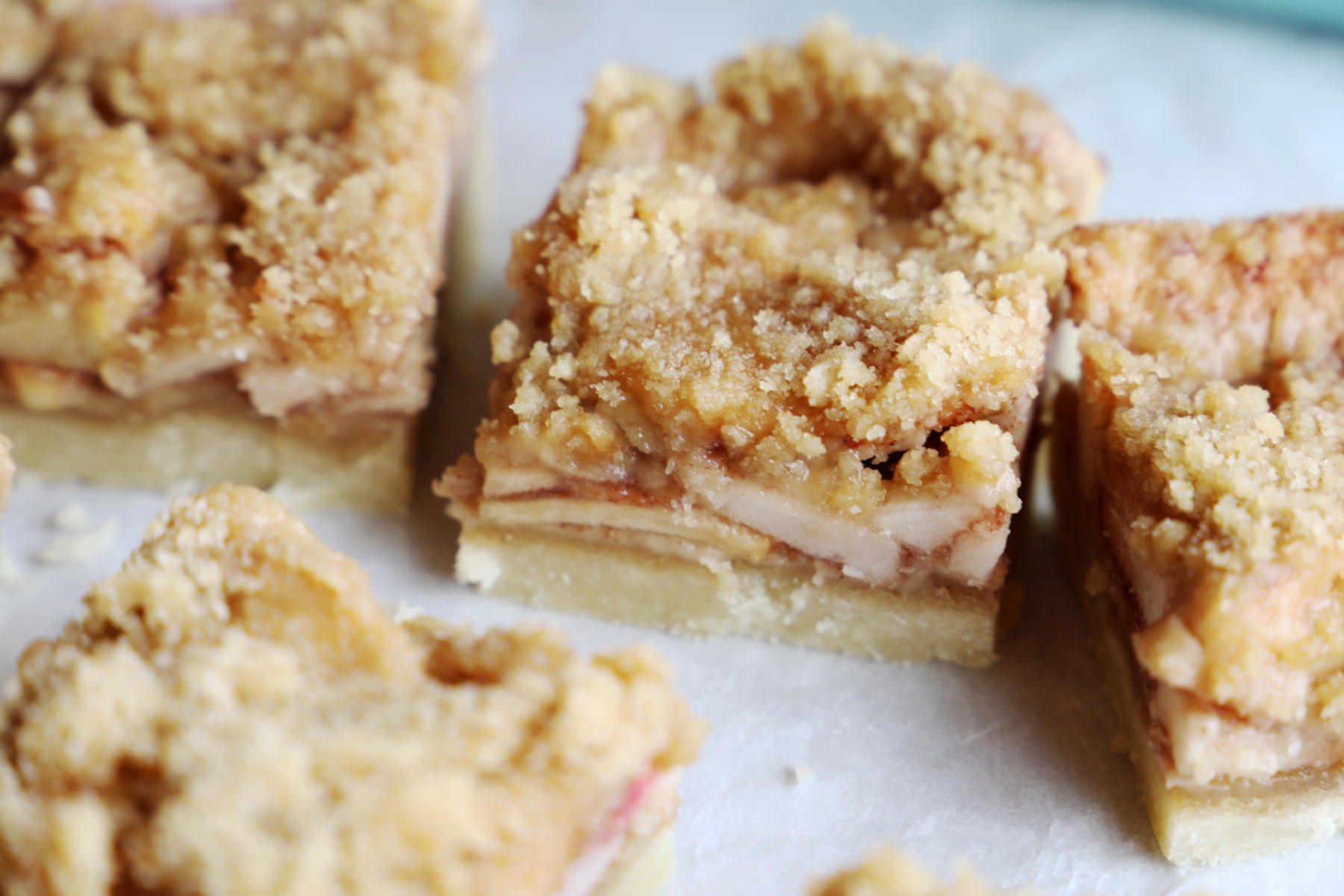 Apple Crumble Shortbread Bars